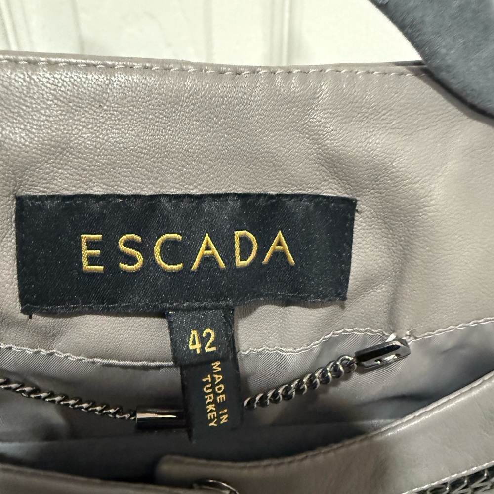 Escada Grey Leather Jacket with Chain Detail - Sz 42 - Picture 10 of 12